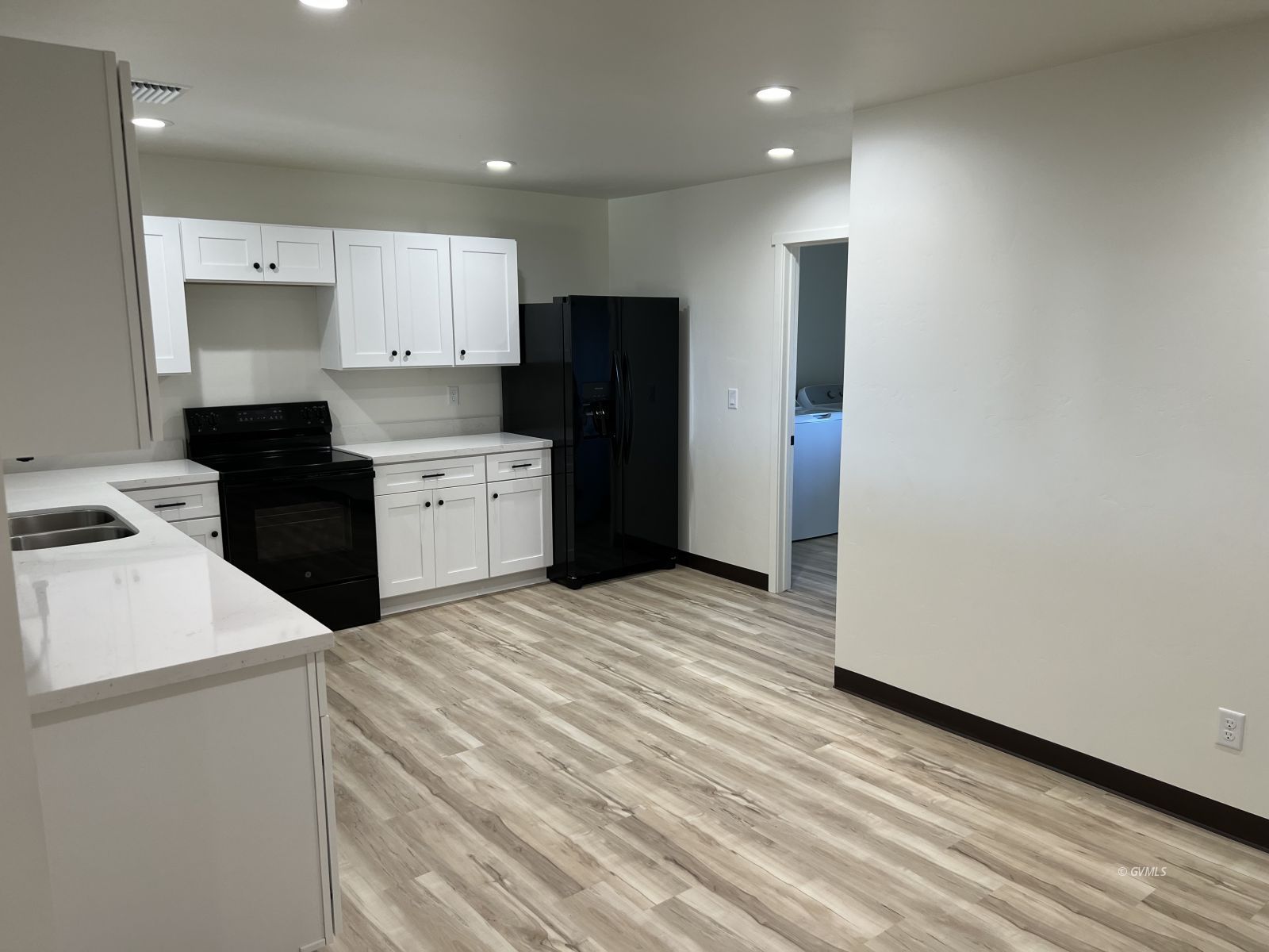 172 N Plex Cir B