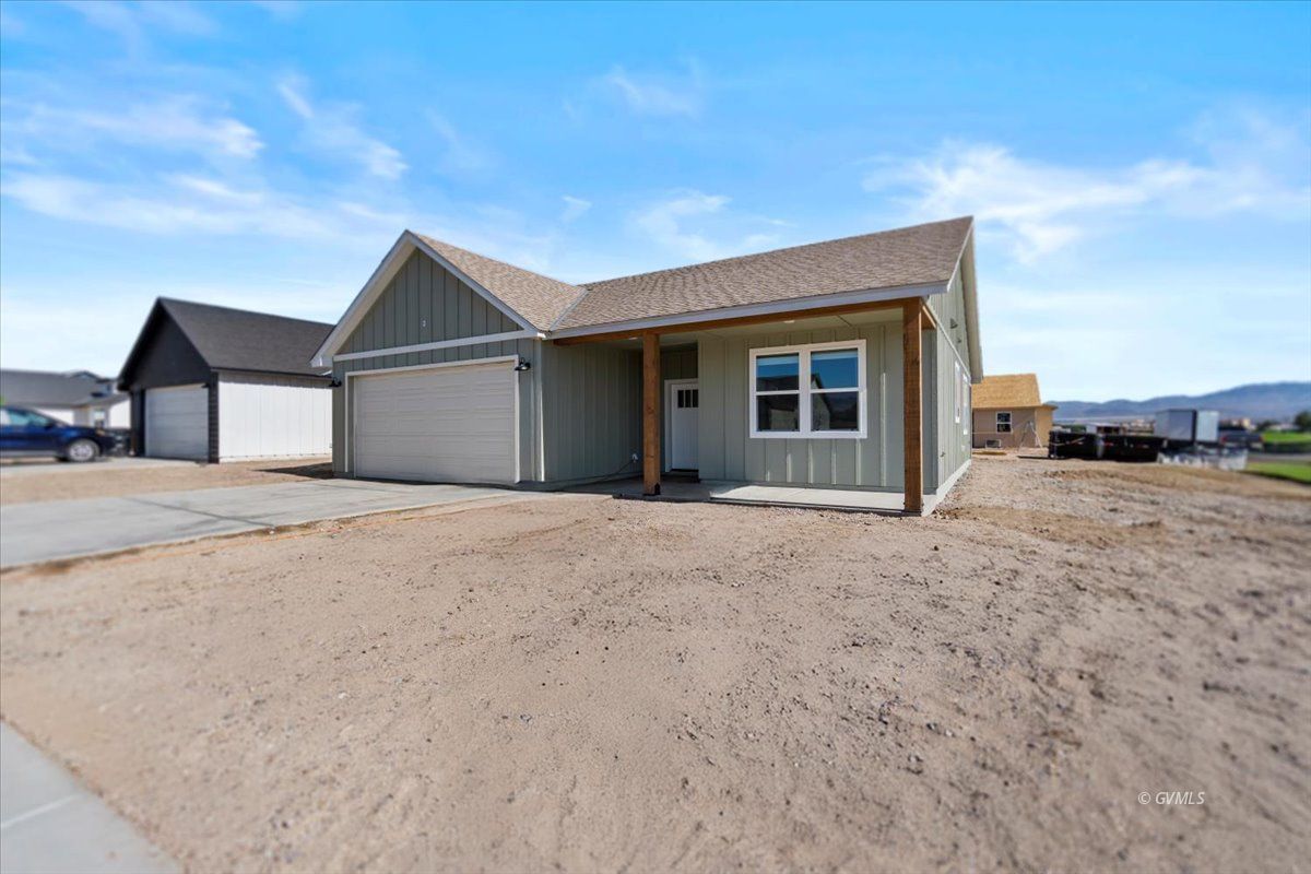 2925 Eagle Dr