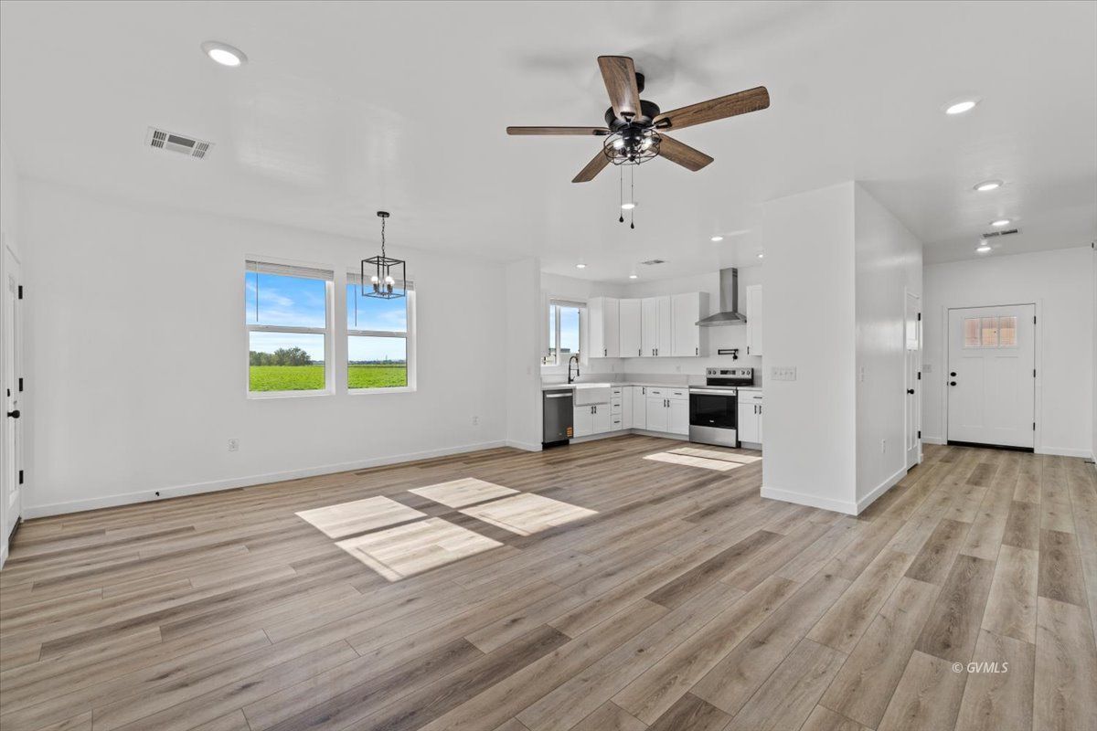 2925 Johnny Dr