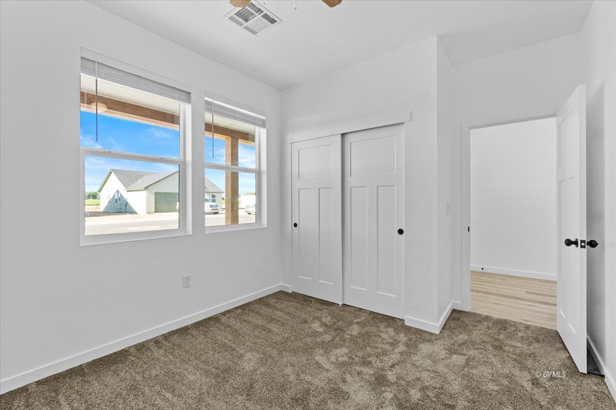 2925 Johnny Dr