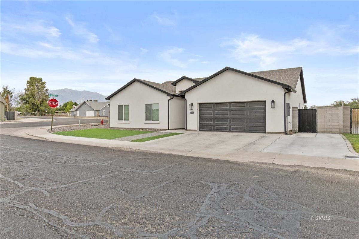 1492 N Cota Ln