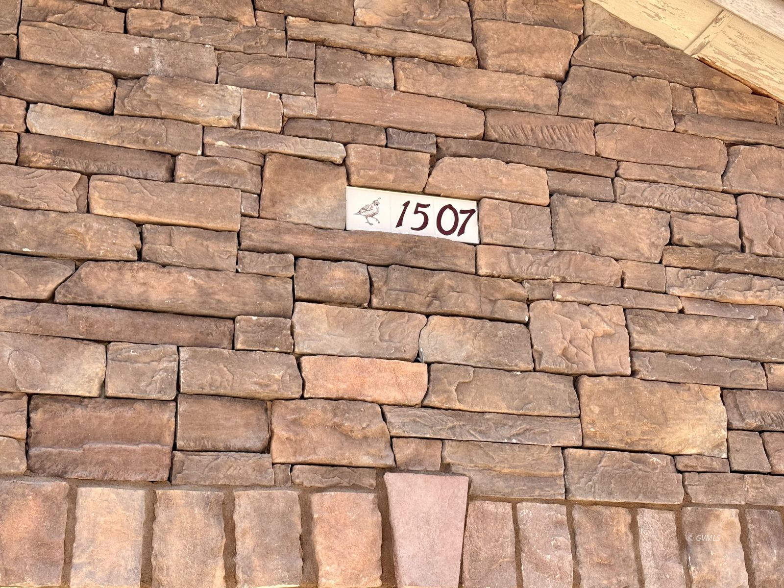 1507 S Pheasant Ln