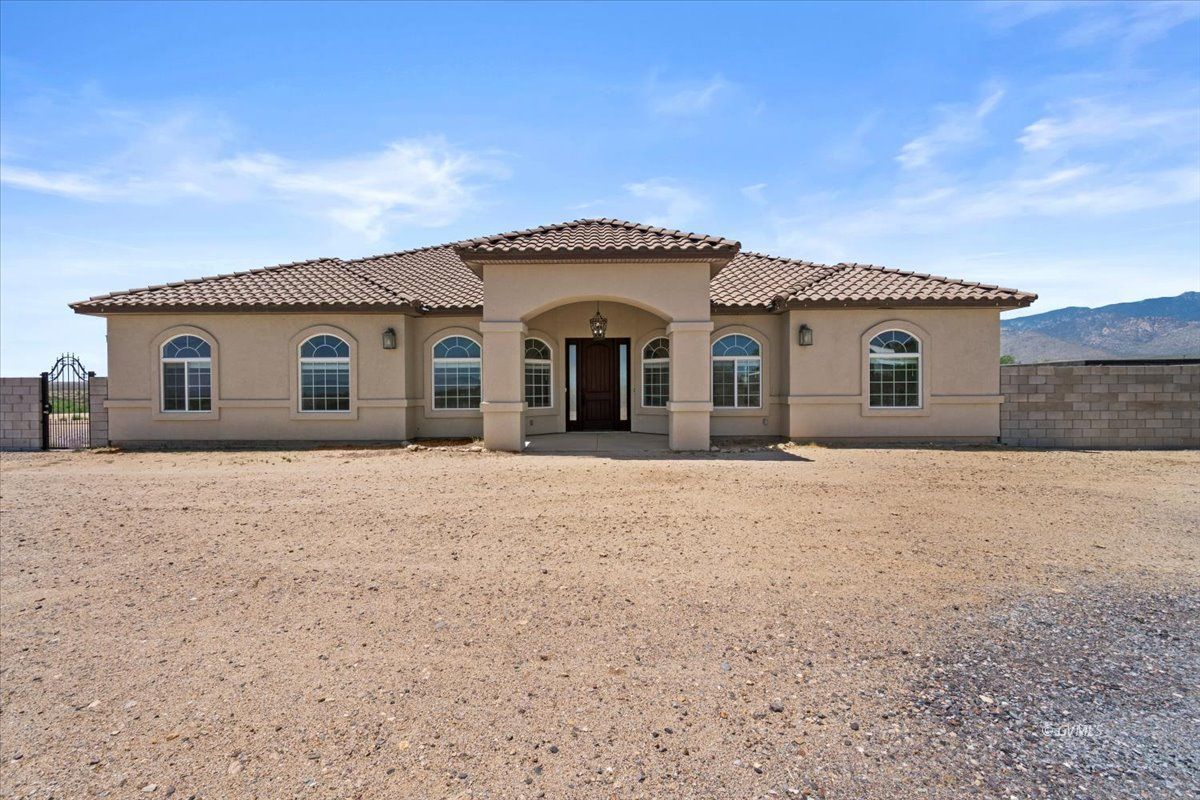 639 E Bowler Ln