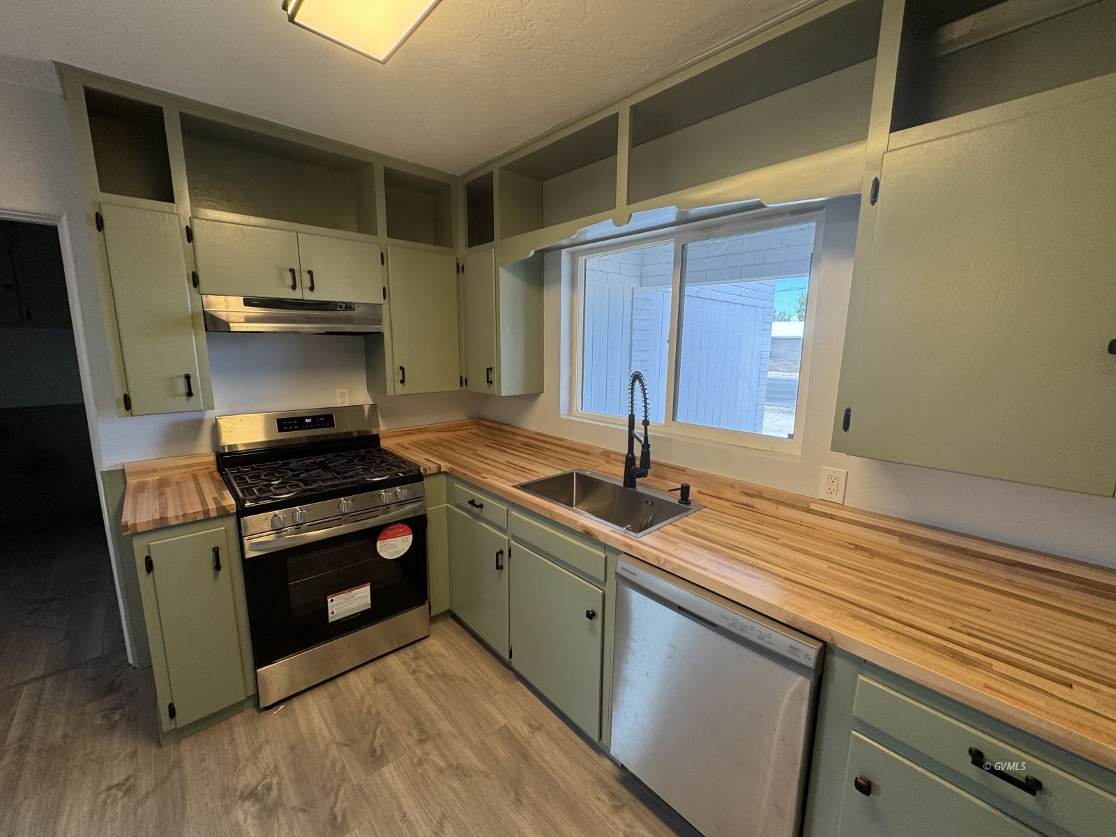 115 W 15th St