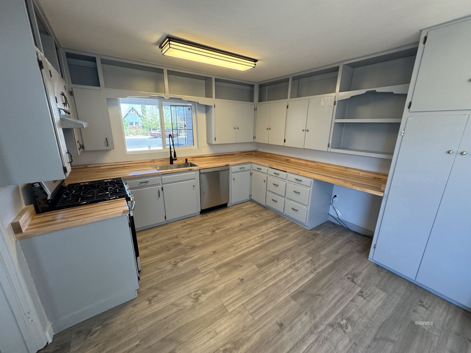 115 W 15th St