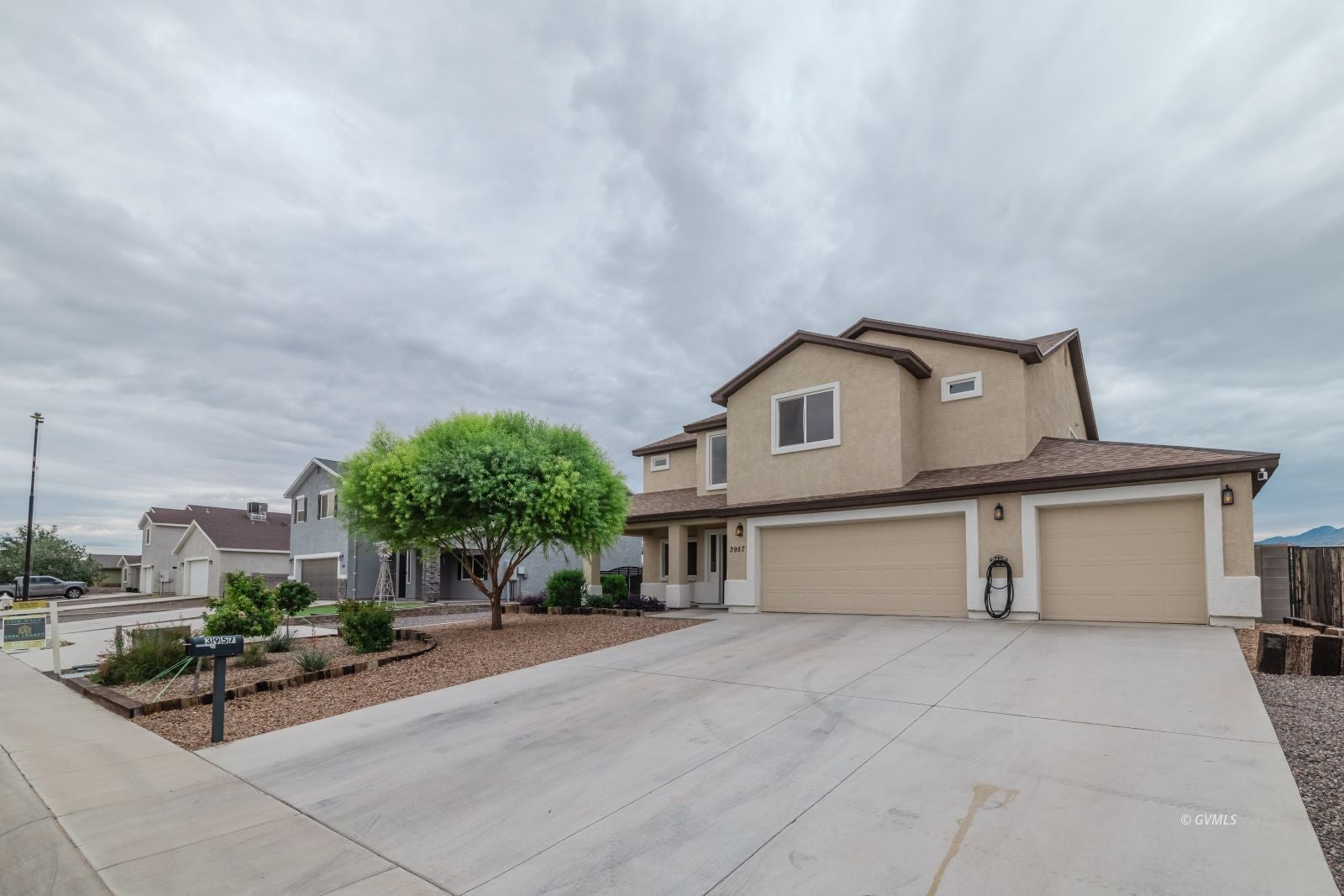 3957 W Valley View Rd