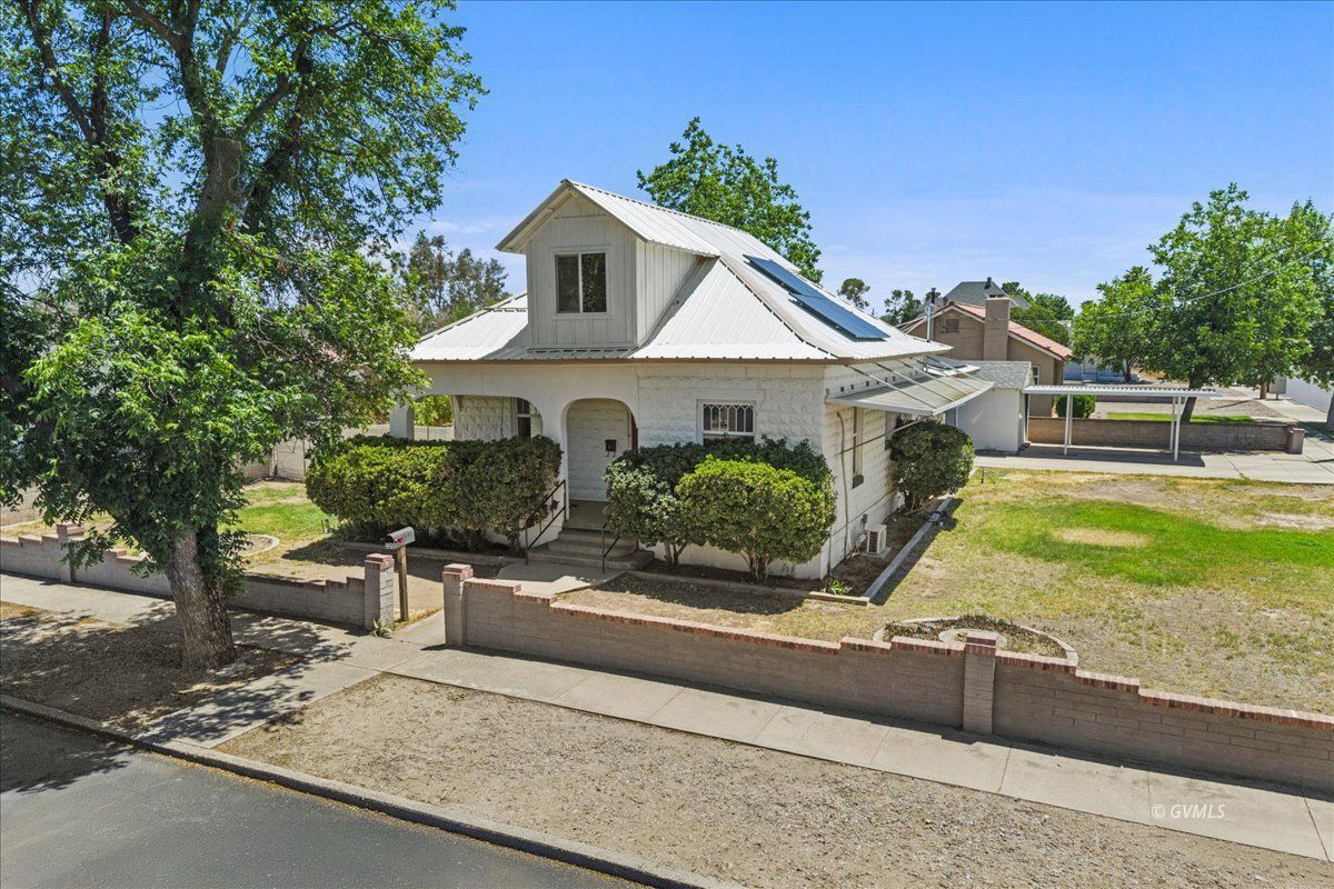 320 W 11th St