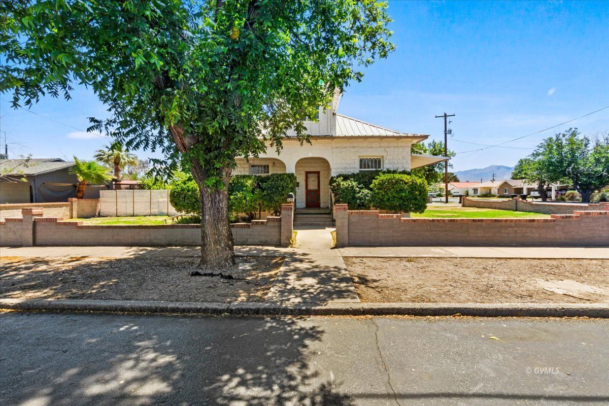 320 W 11th St