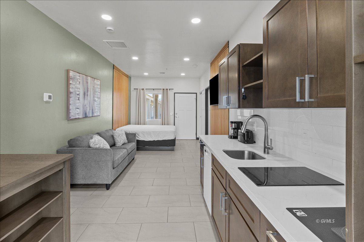 1879 PepperTree Dr B2