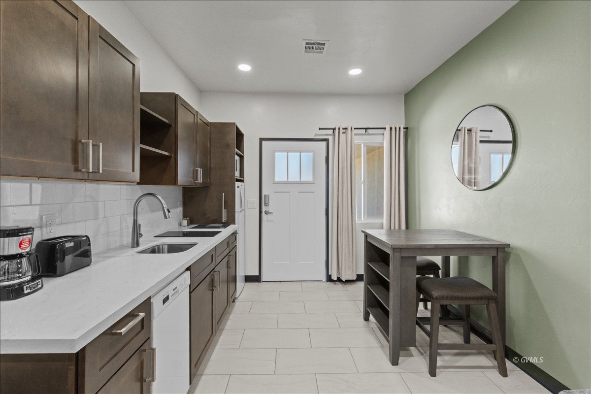 1879 PepperTree Dr B2