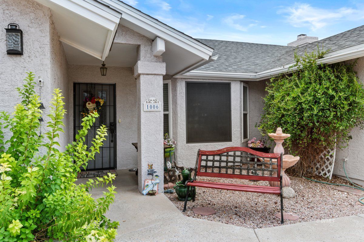 1006 W Palm Cir