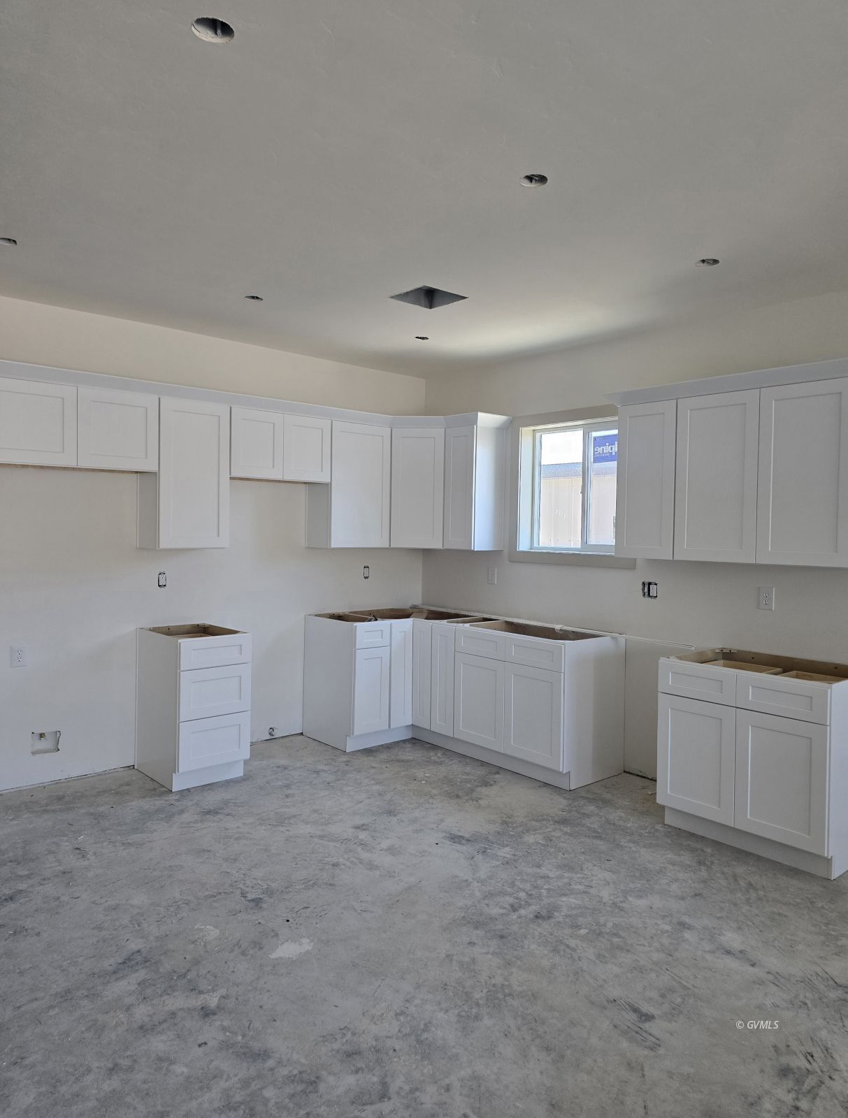 8467 S Navajo Dr