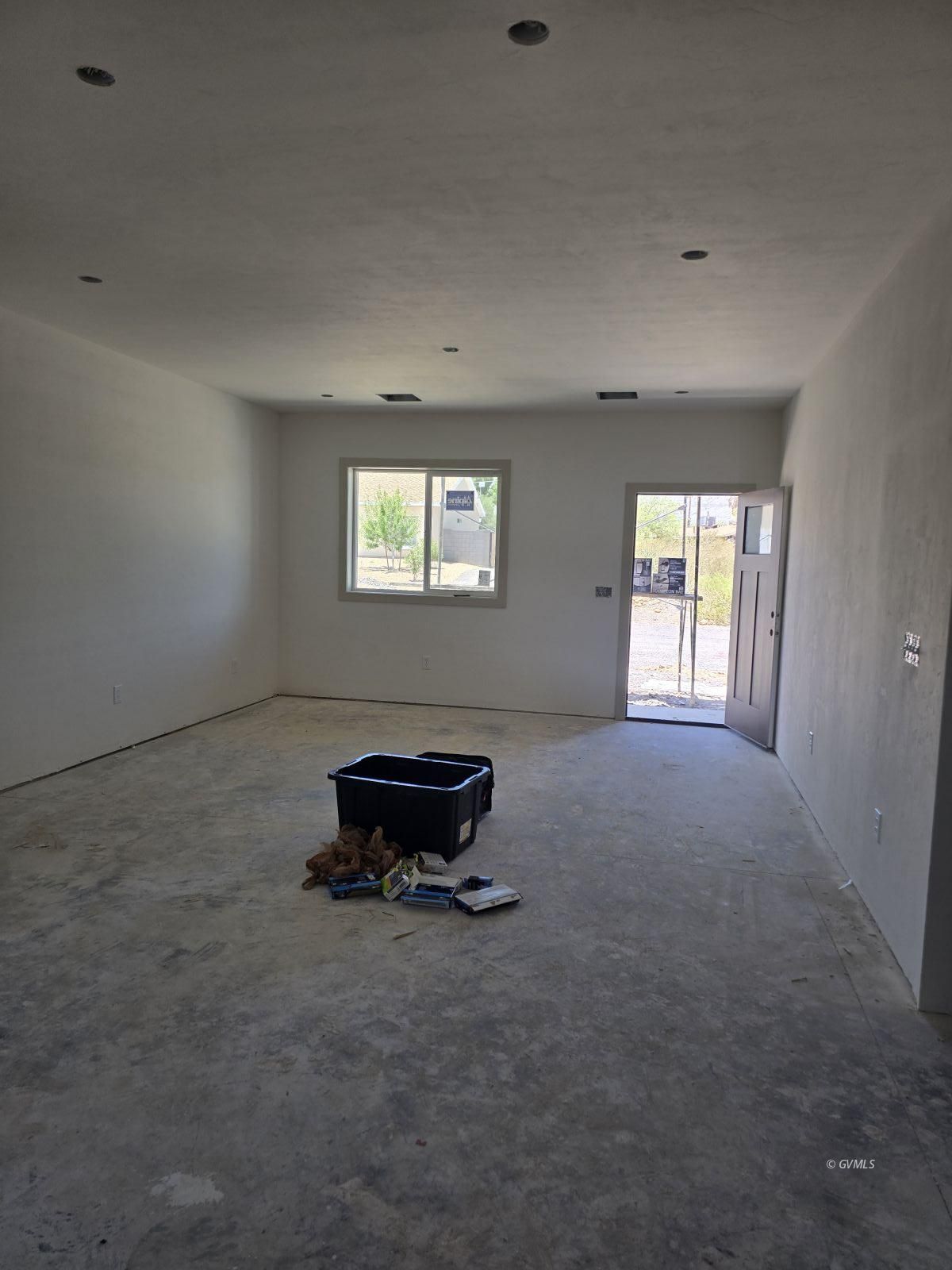 8467 S Navajo Dr