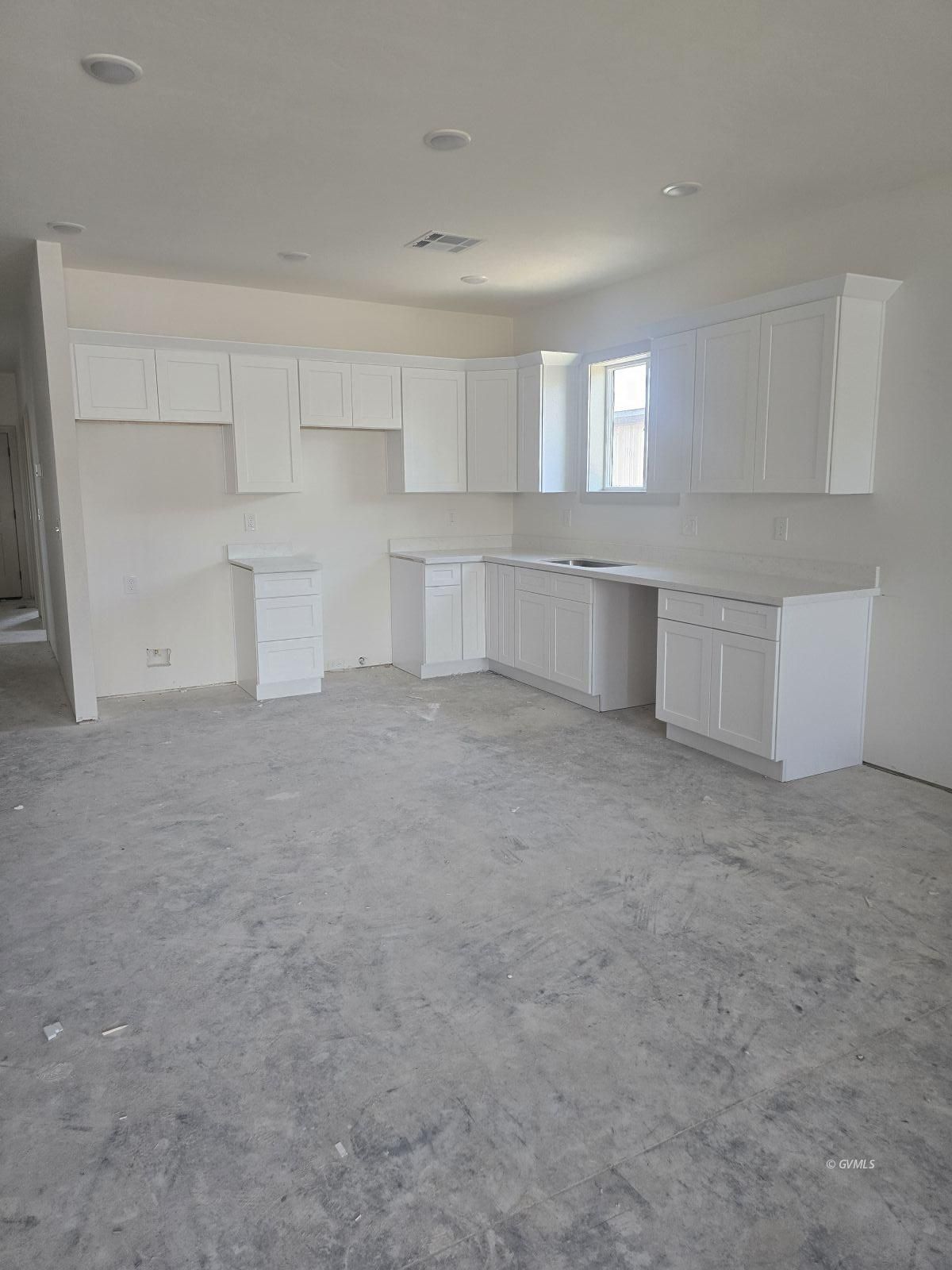 8467 S Navajo Dr