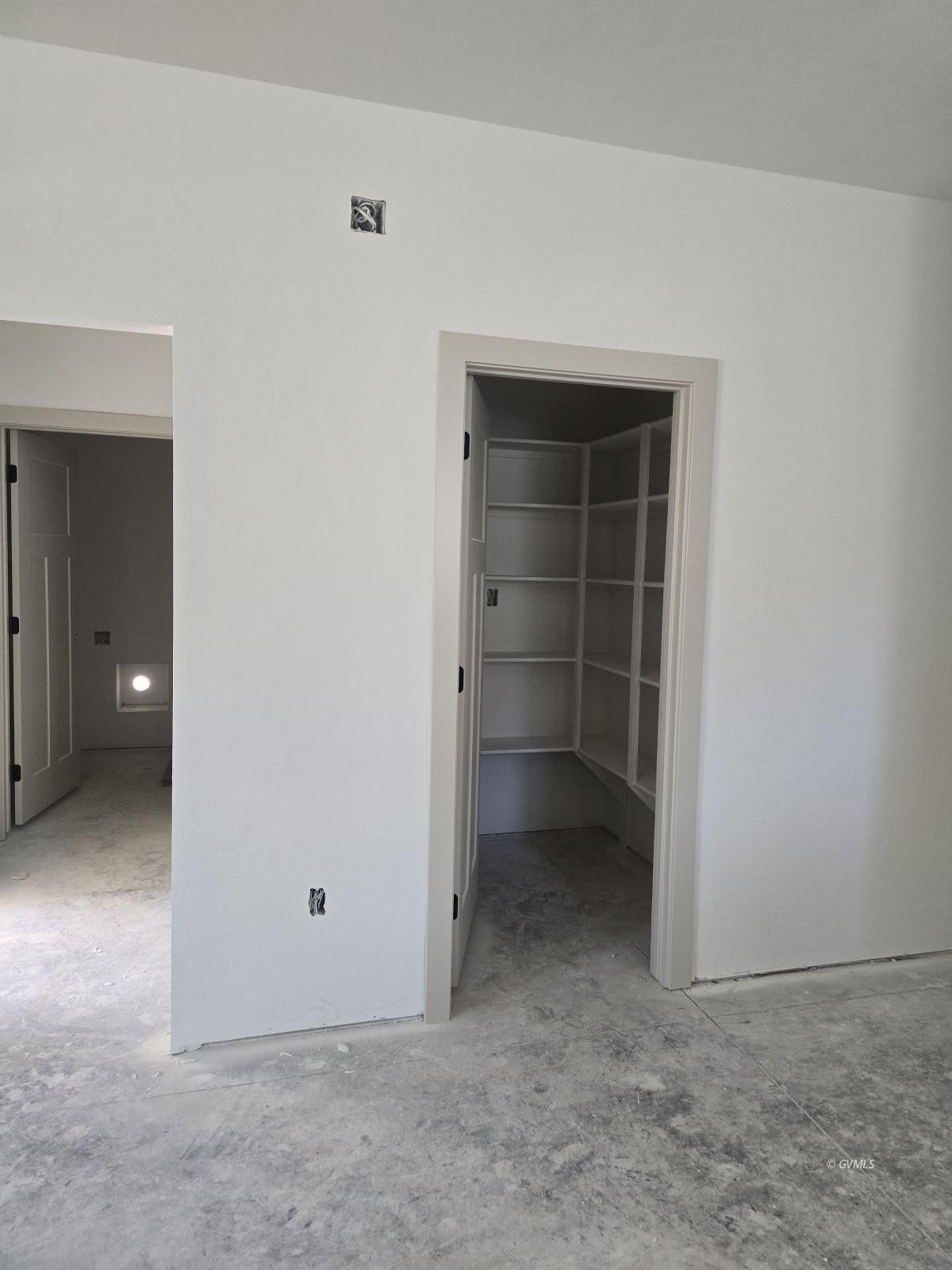 8467 S Navajo Dr