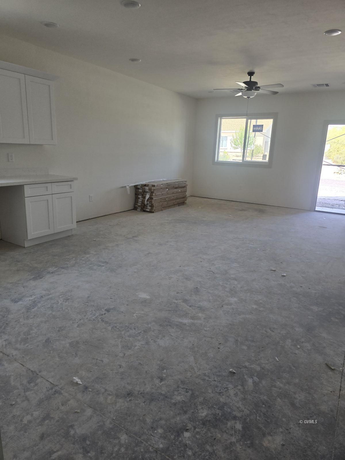 8467 S Navajo Dr