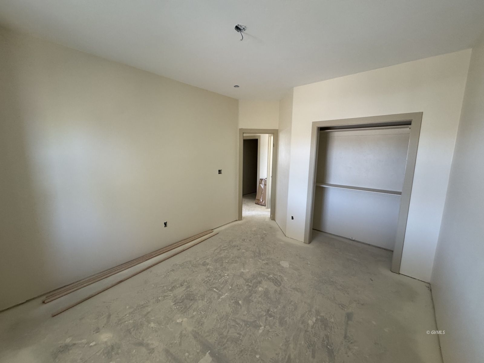 244 E Pommel St