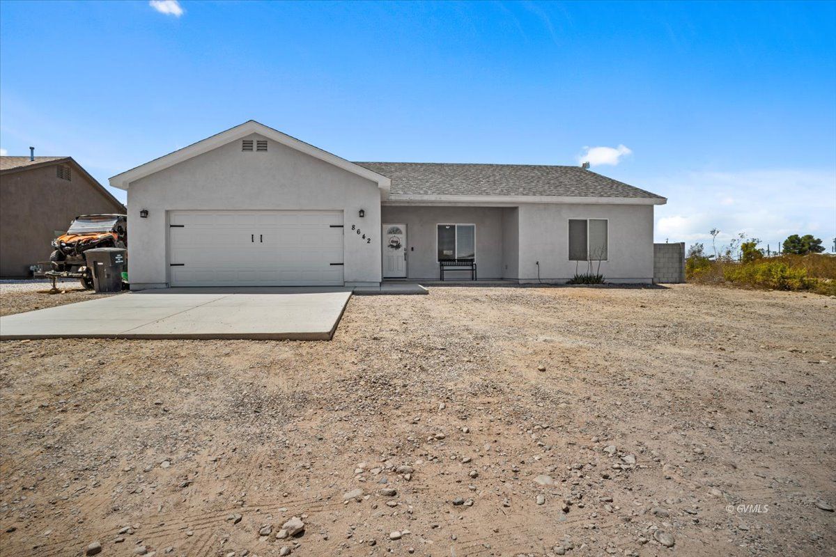 8642 S Apache Dr