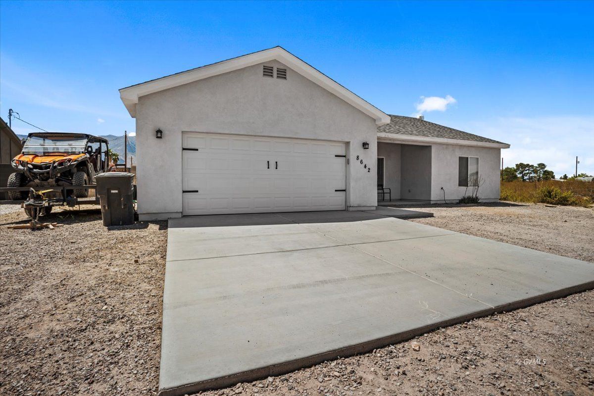 8642 S Apache Dr