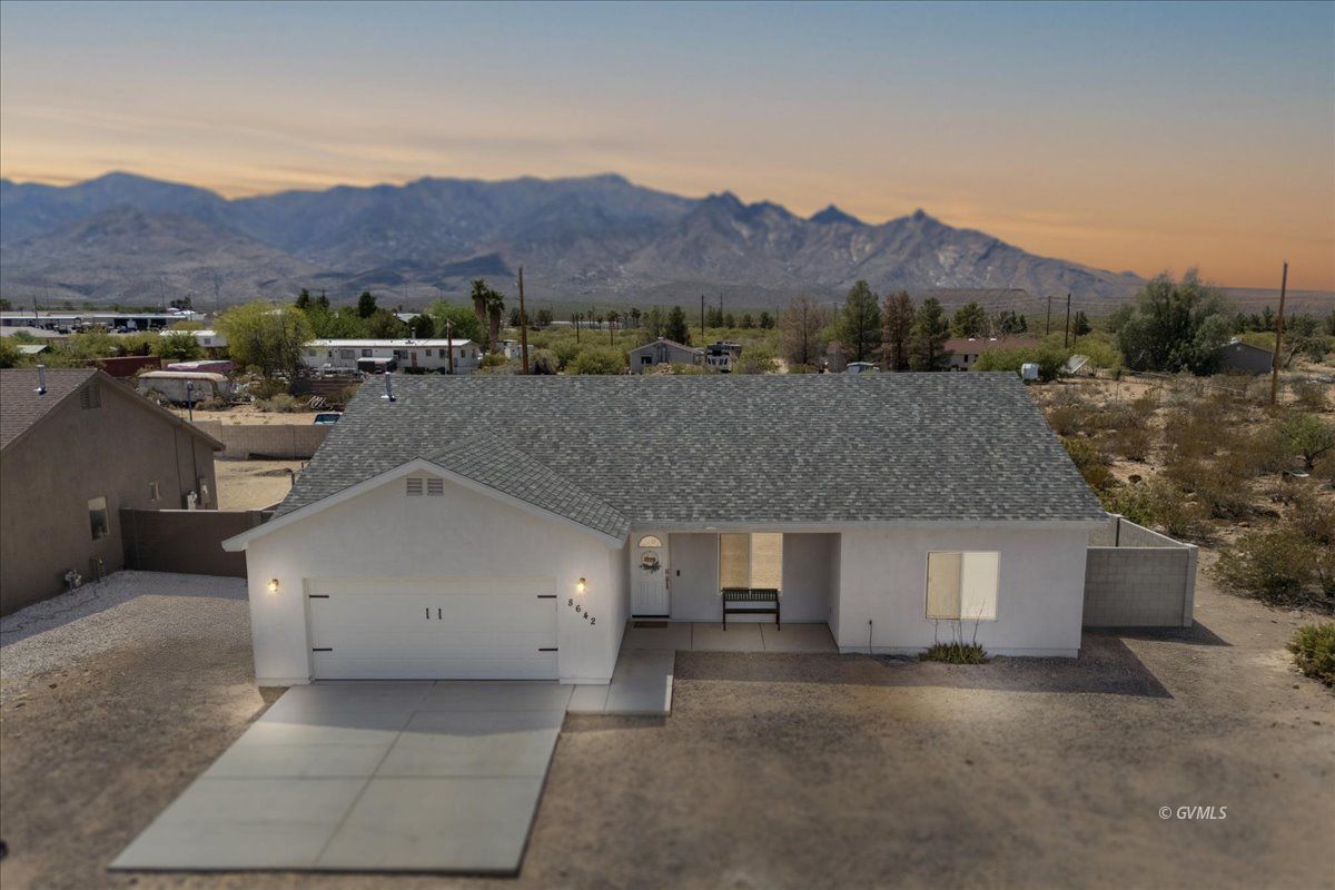8642 S Apache Dr