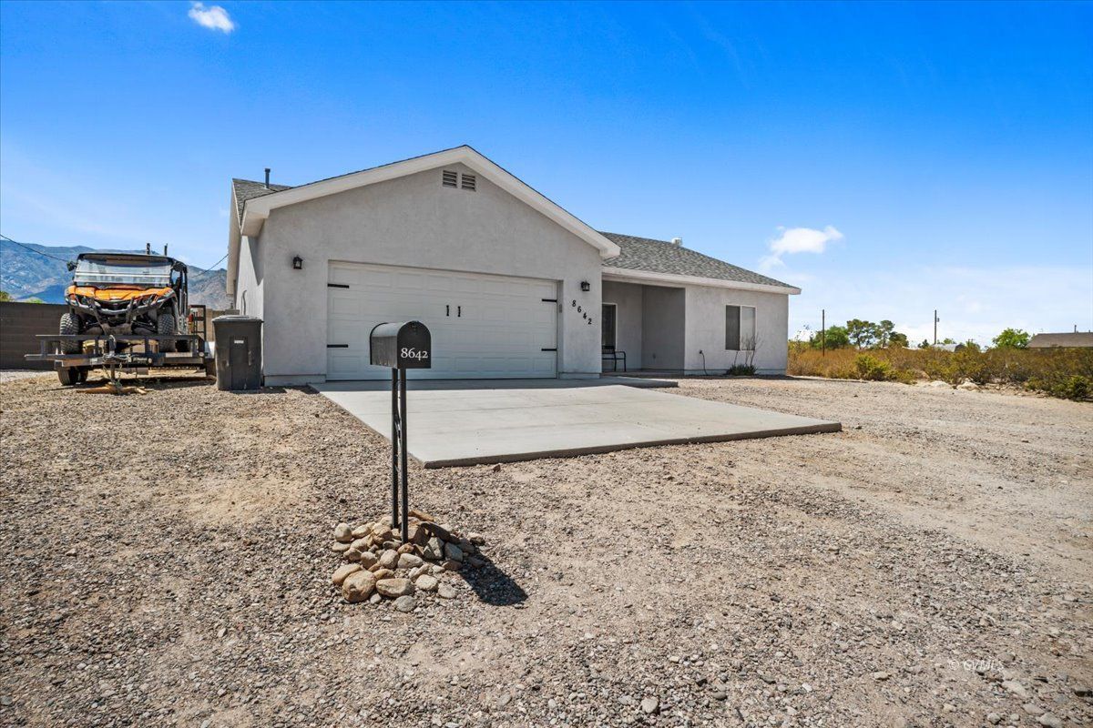 8642 S Apache Dr