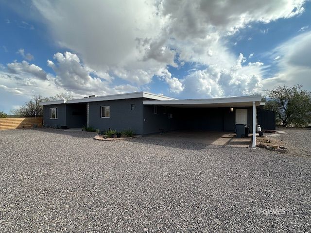 423 E Yucca Dr