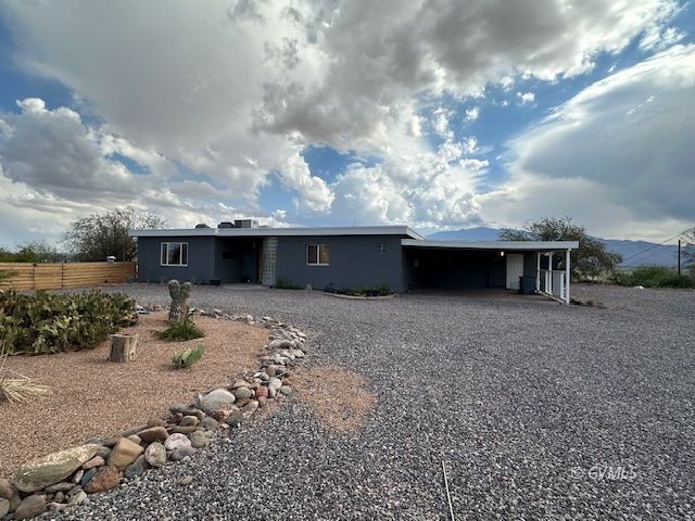 423 E Yucca Dr