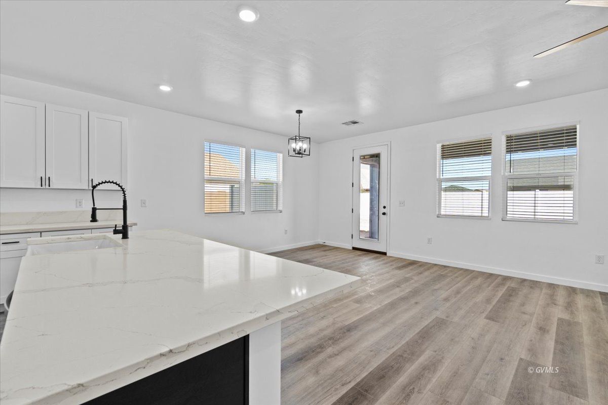 2901 W Eagle Dr