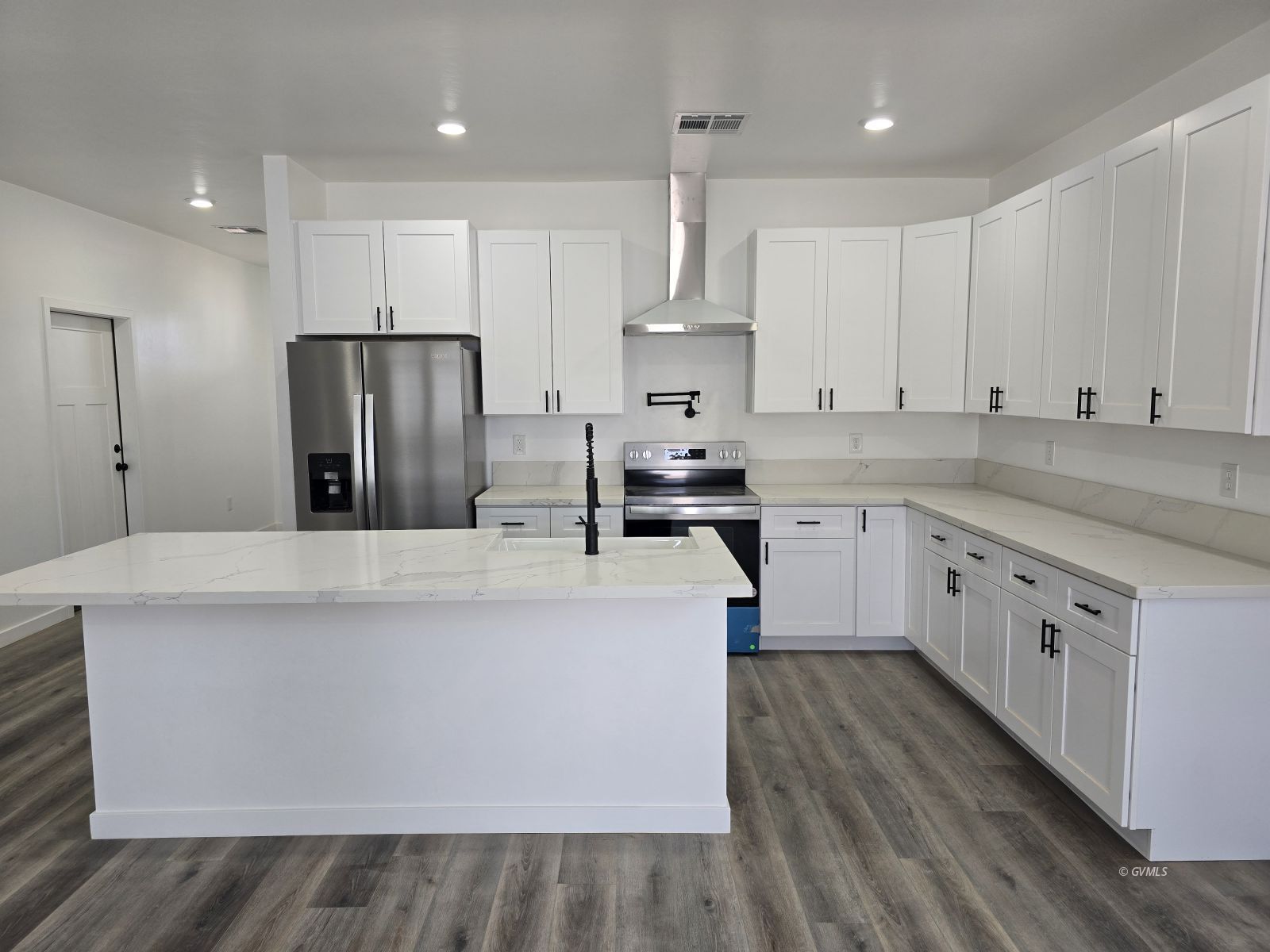 2901 W Johnny Dr