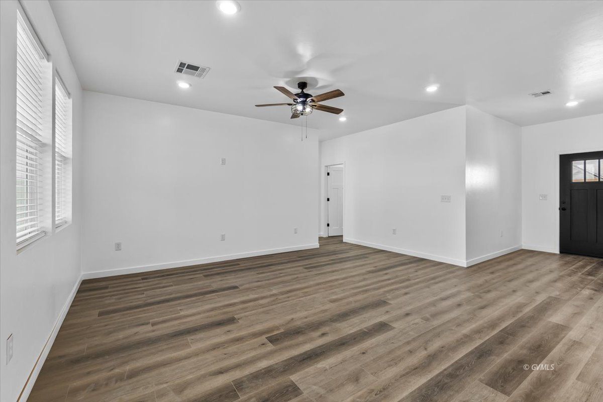 2901 W Johnny Dr