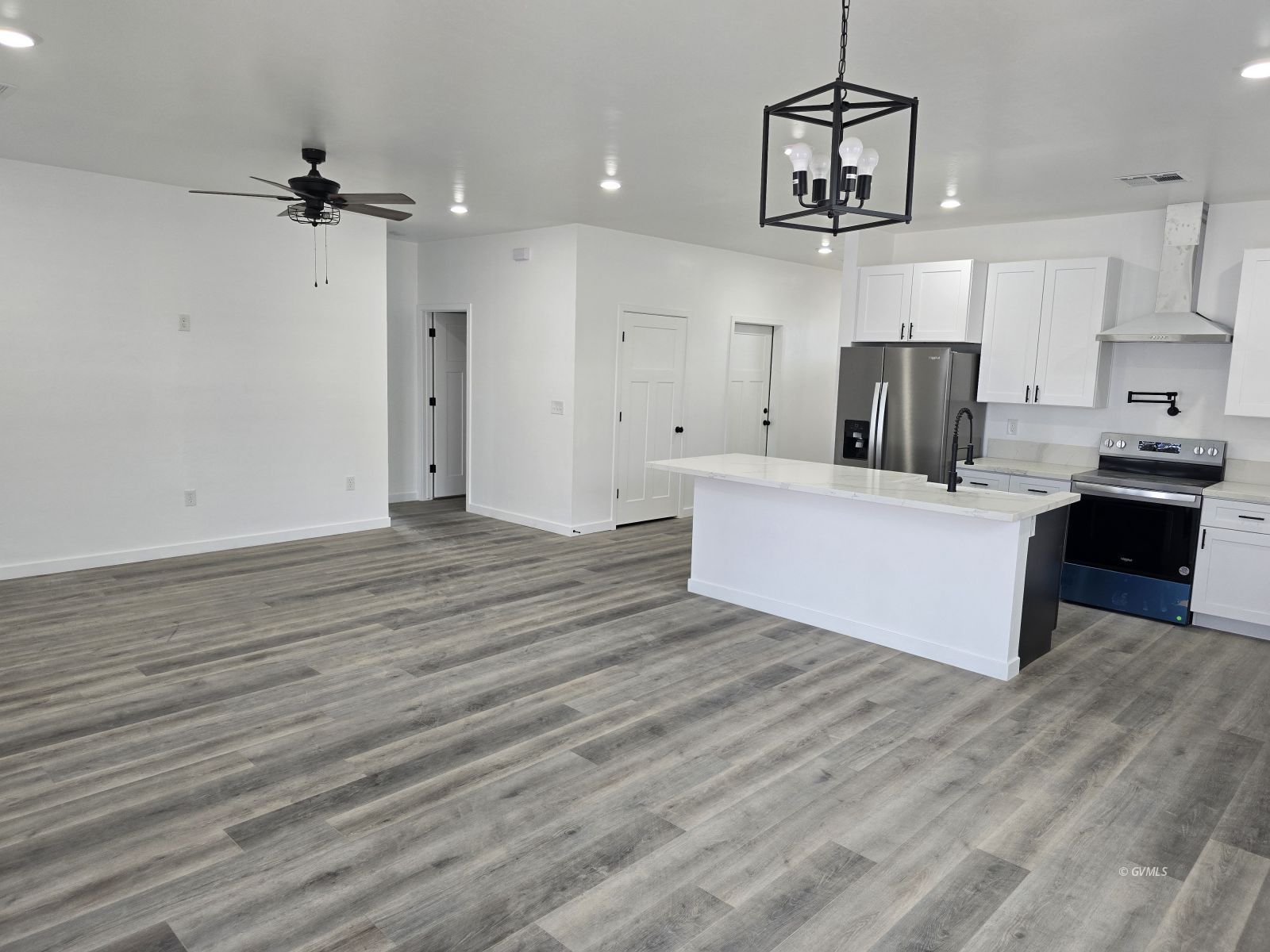 2901 W Johnny Dr