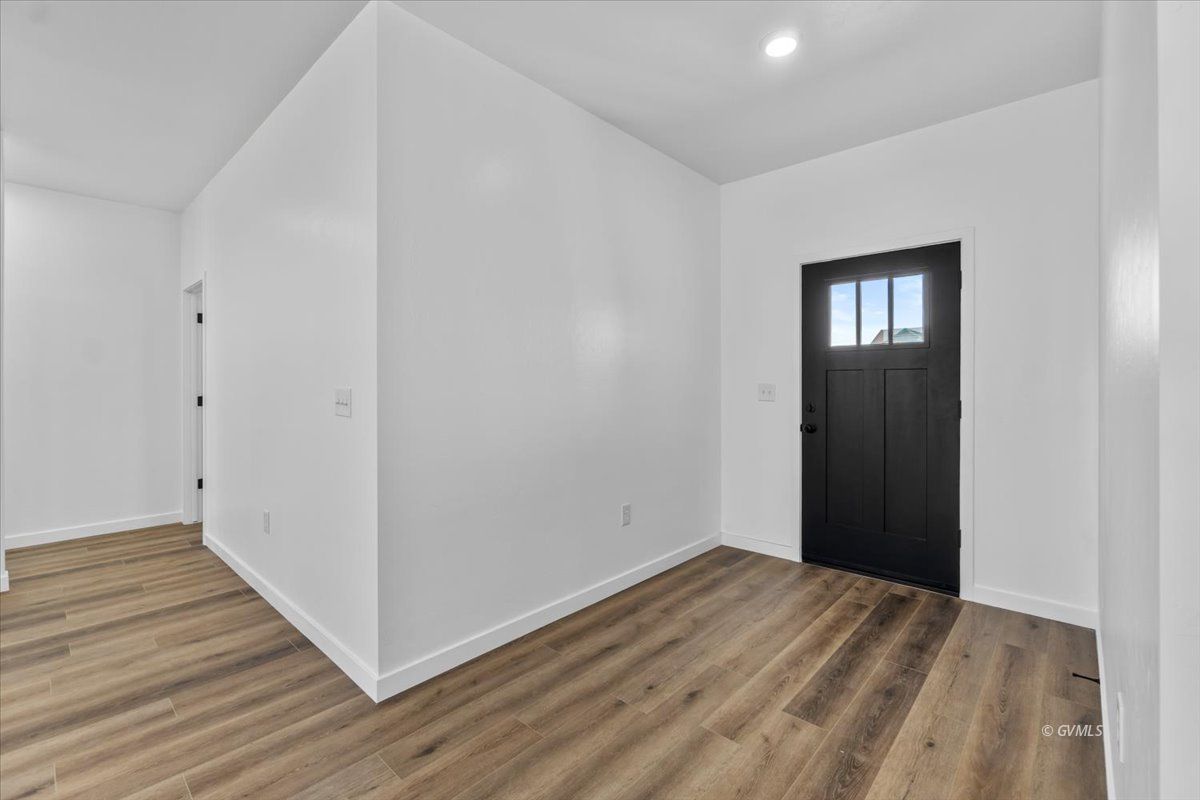 2901 W Johnny Dr