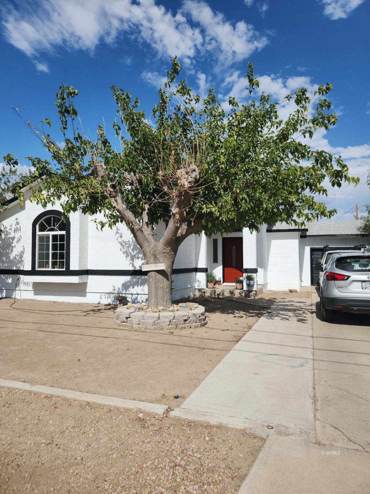 1413 S 5TH Ave