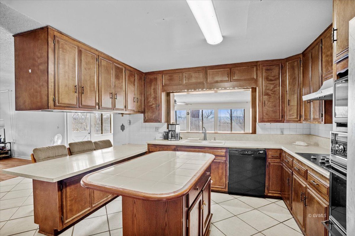 198 Johns Ln