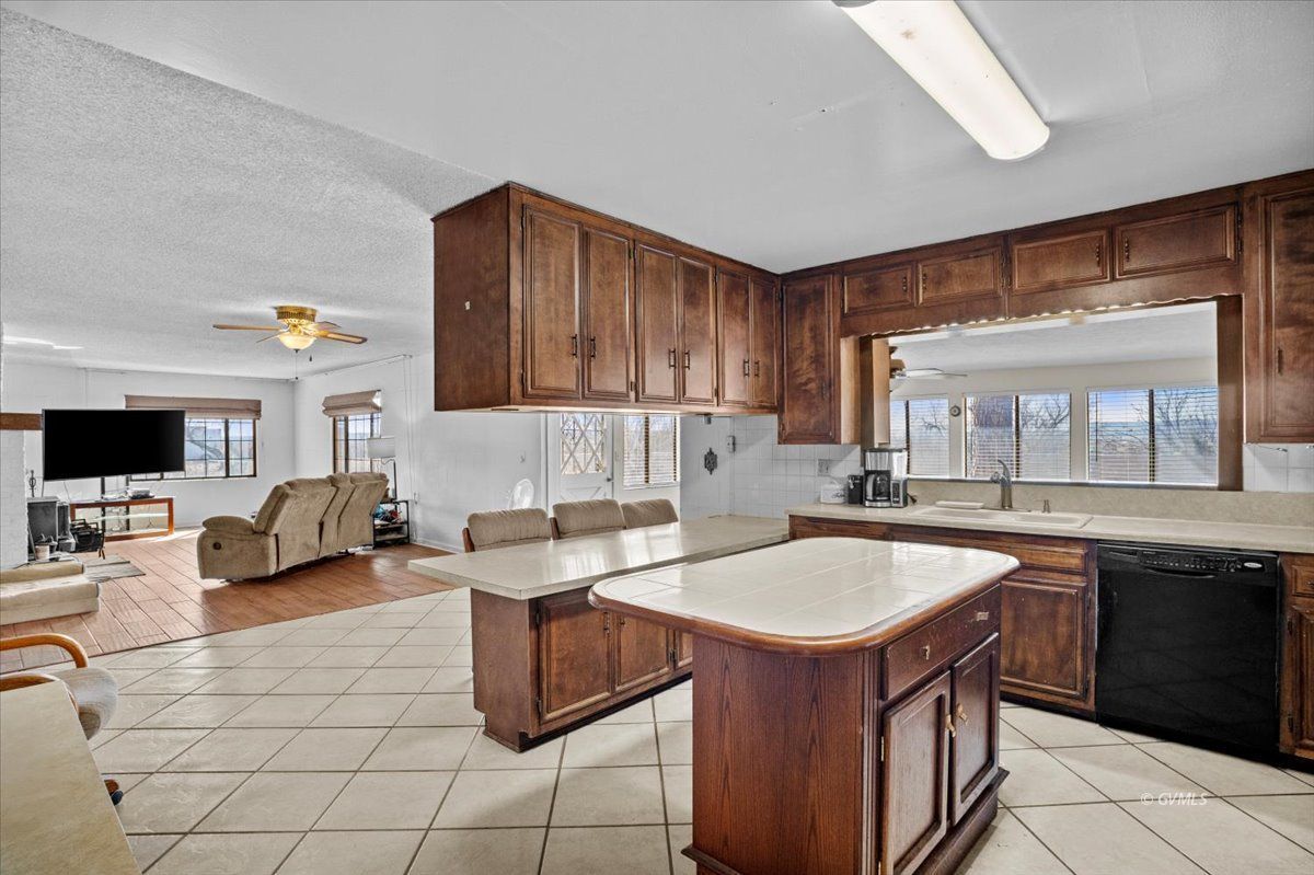 198 Johns Ln