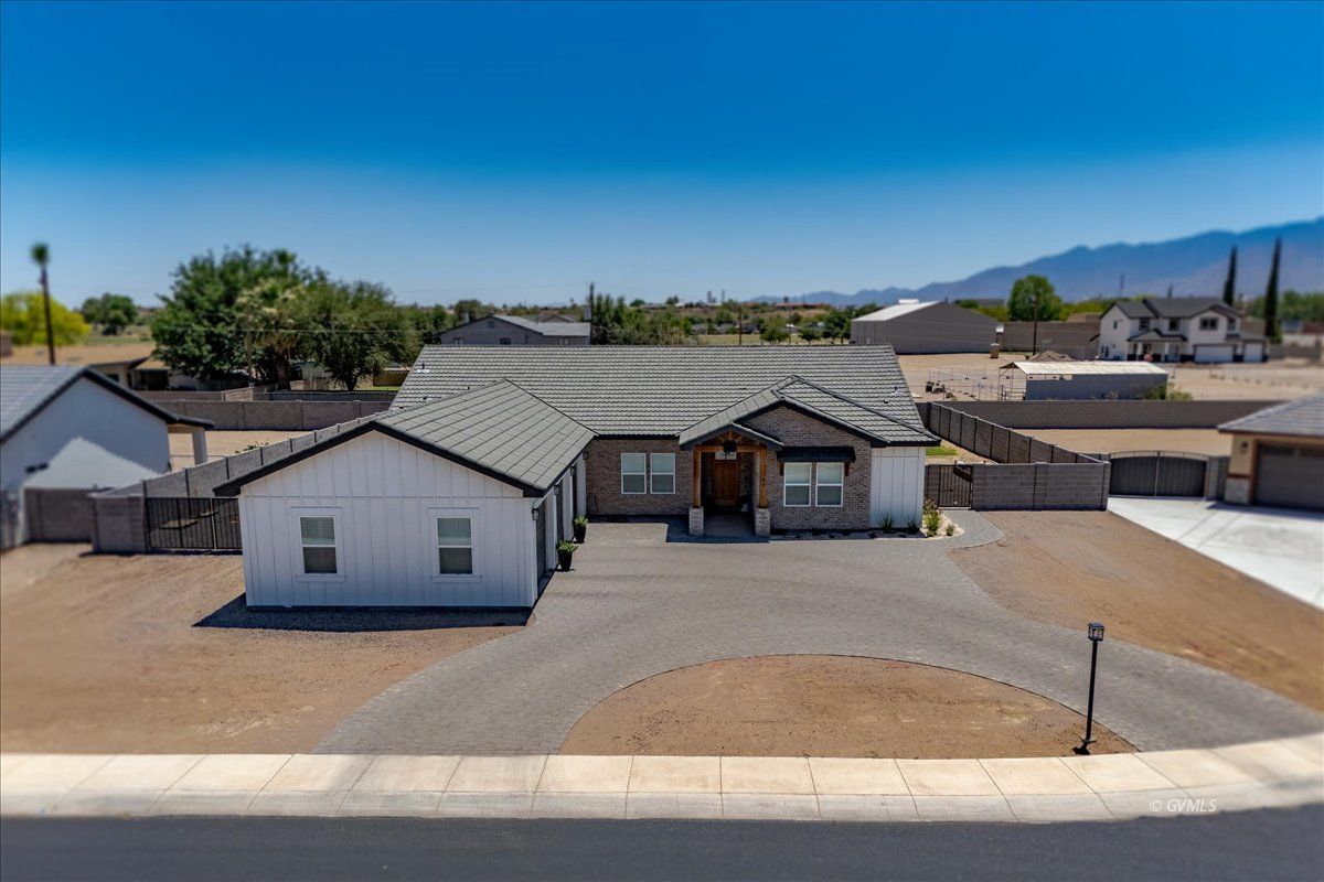199 E Heliograph St
