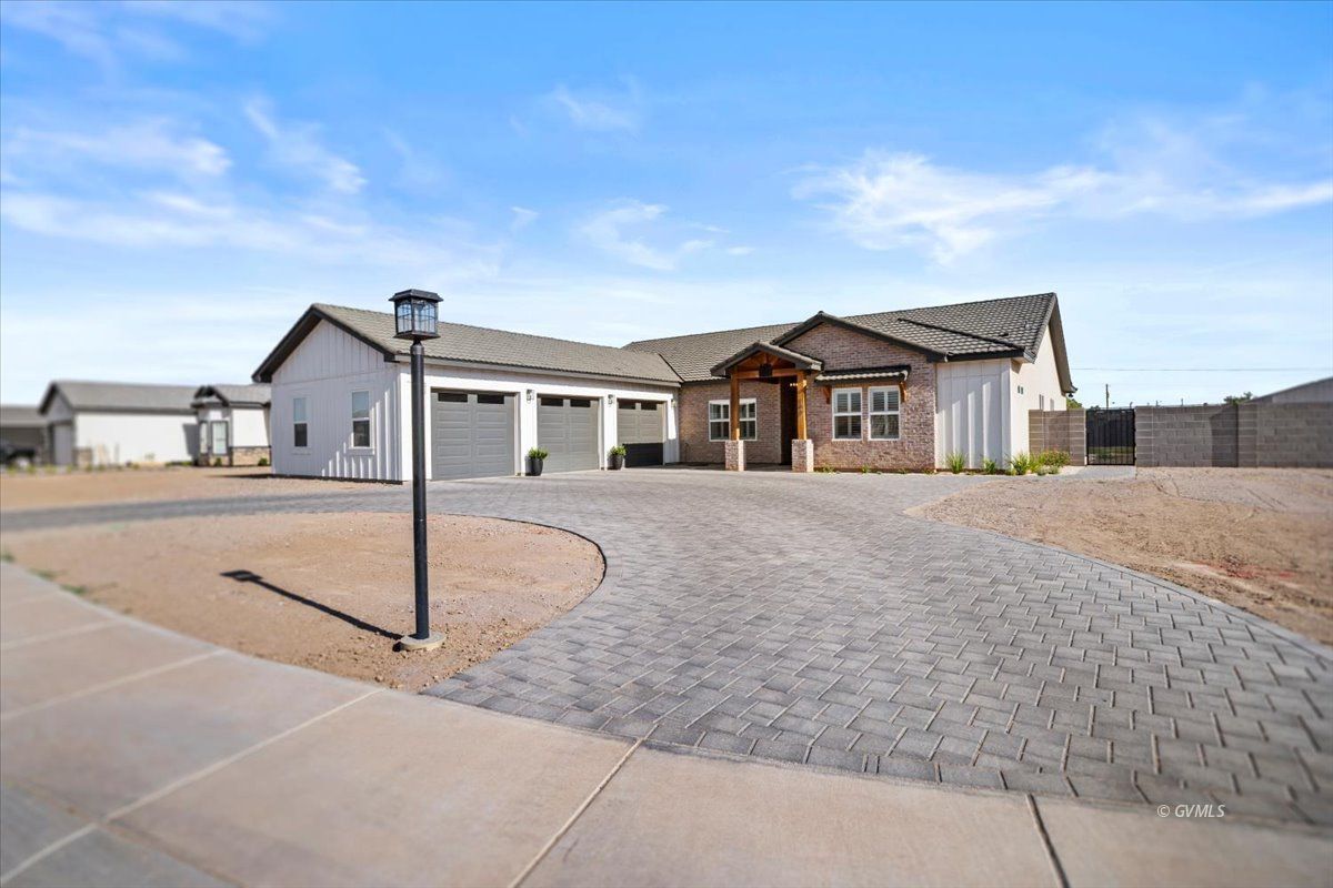 199 E Heliograph St