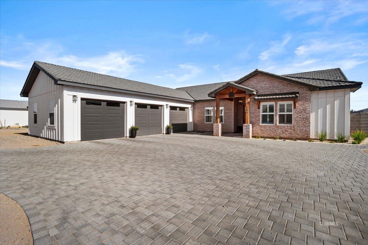 199 E Heliograph St
