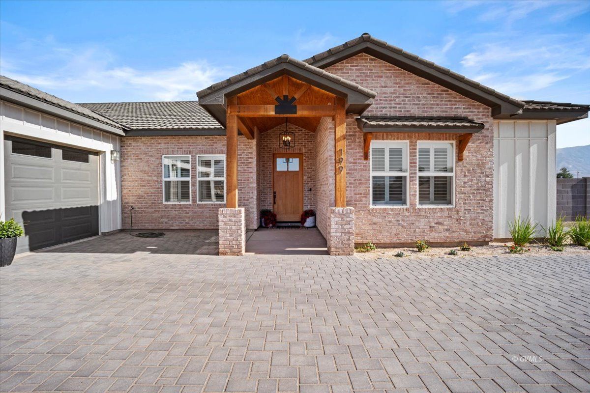 199 E Heliograph St