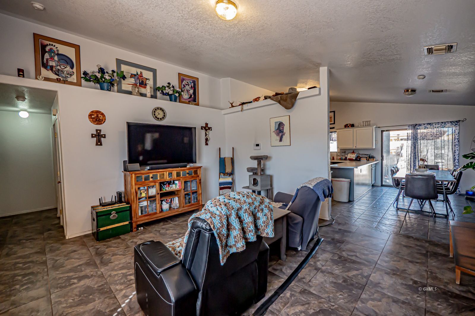 490 W 24th St