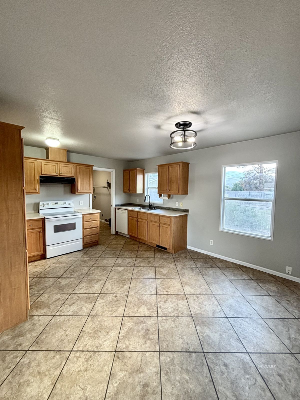 3227 W Mullins Ln