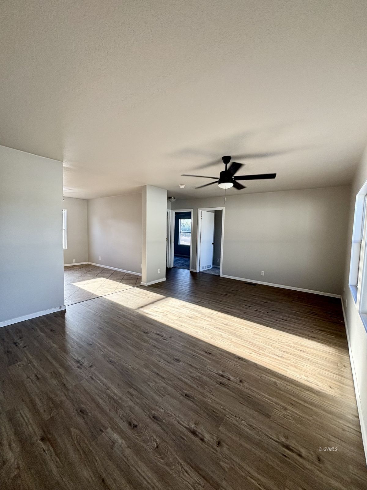 3227 W Mullins Ln