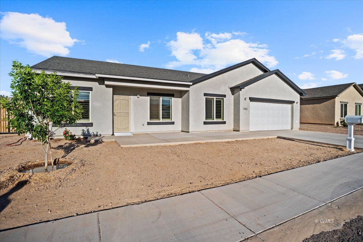 1743 N Cota Ln
