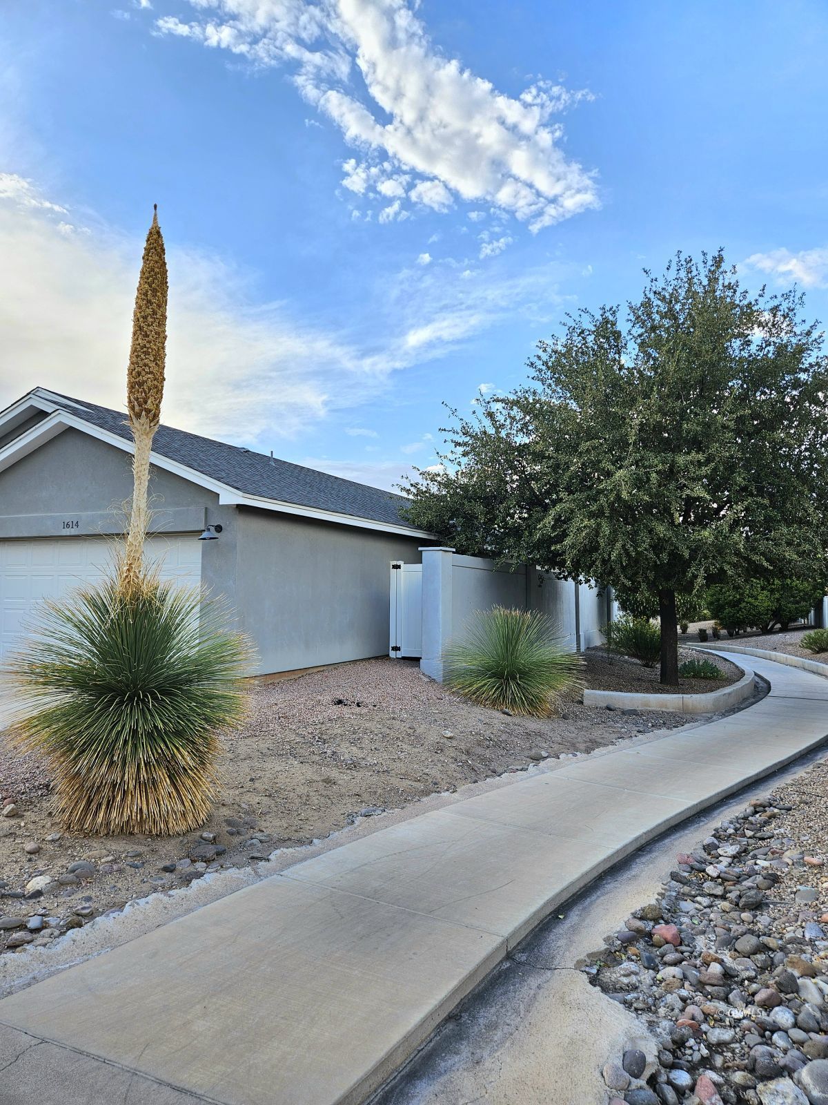 1614 E Kelson Place