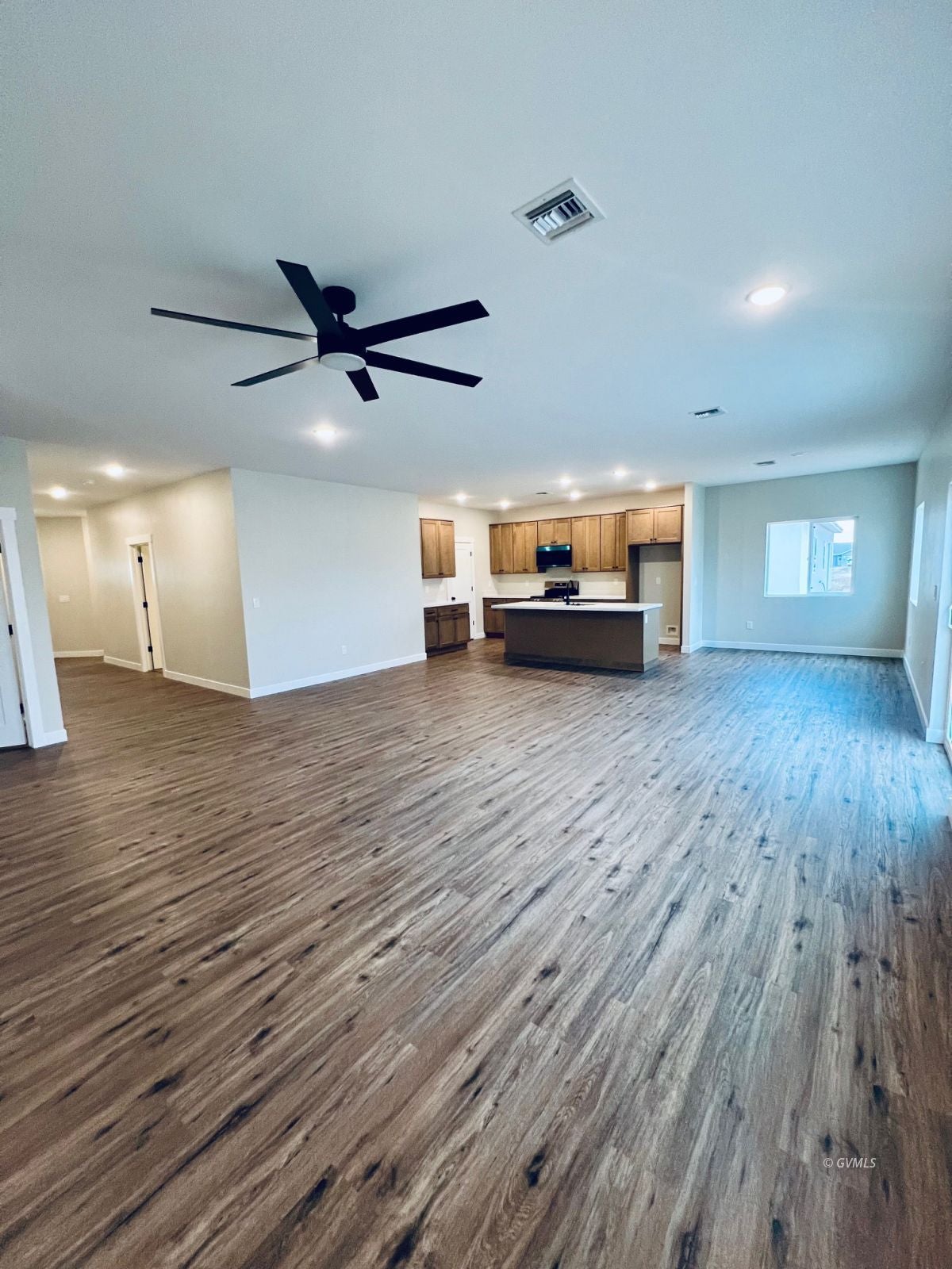 1564 W Stone Willow