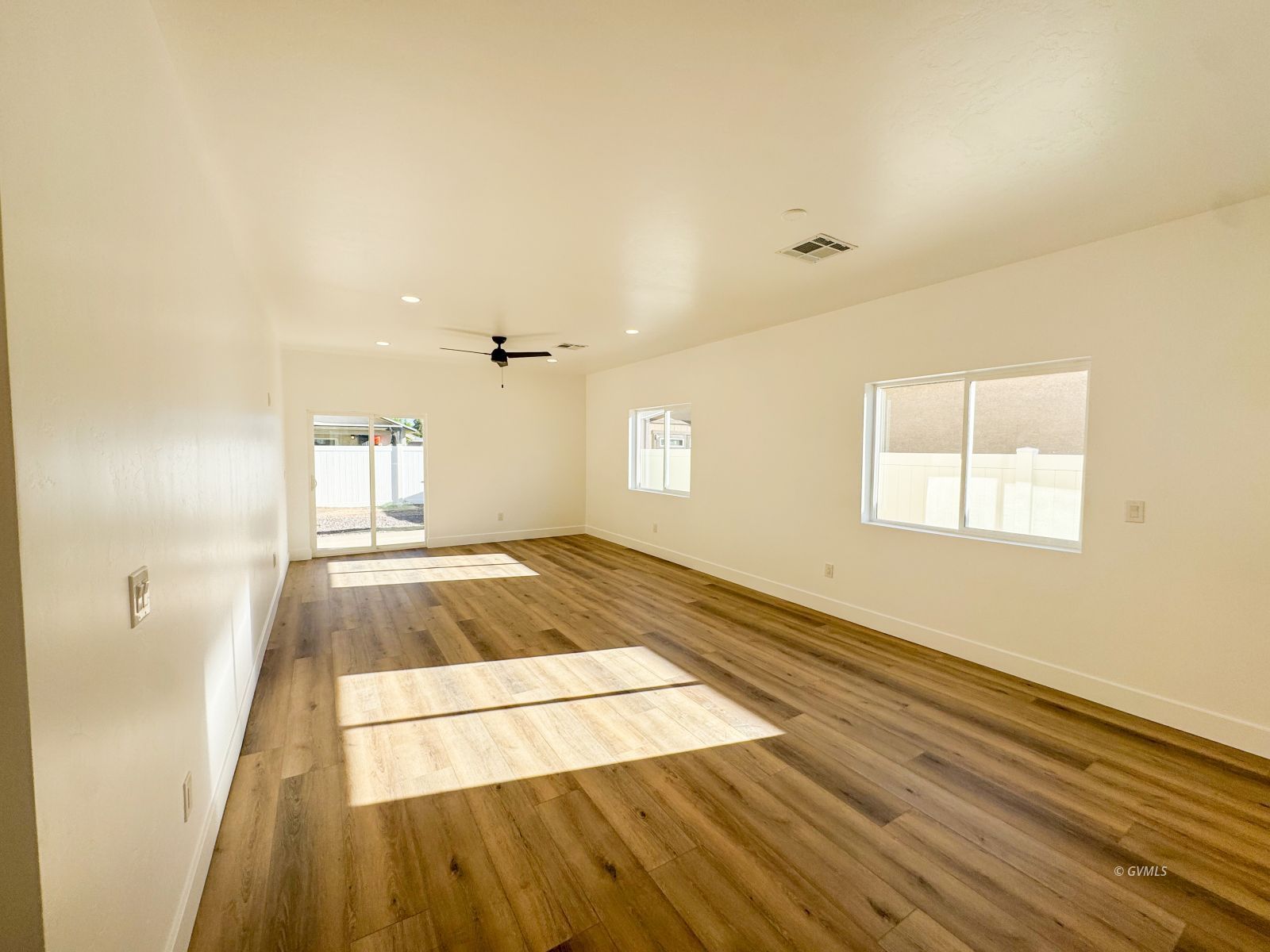 1525 E Katelyn Ln