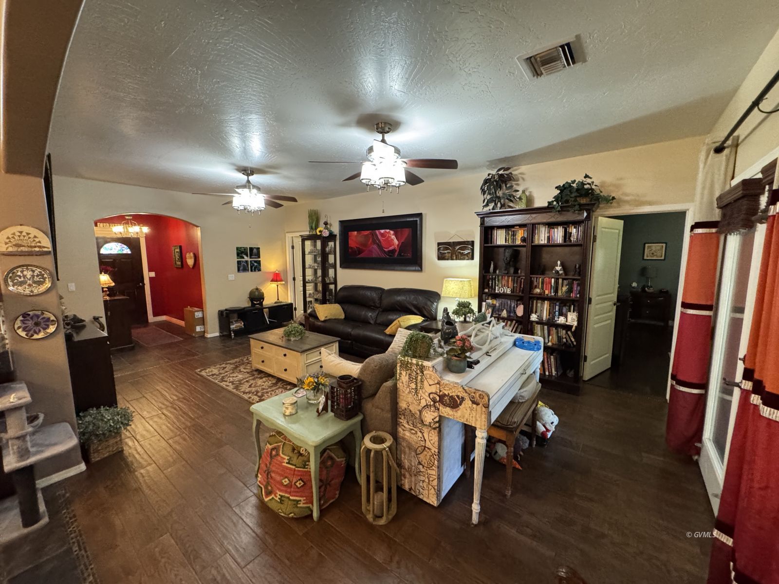835 W 25th St