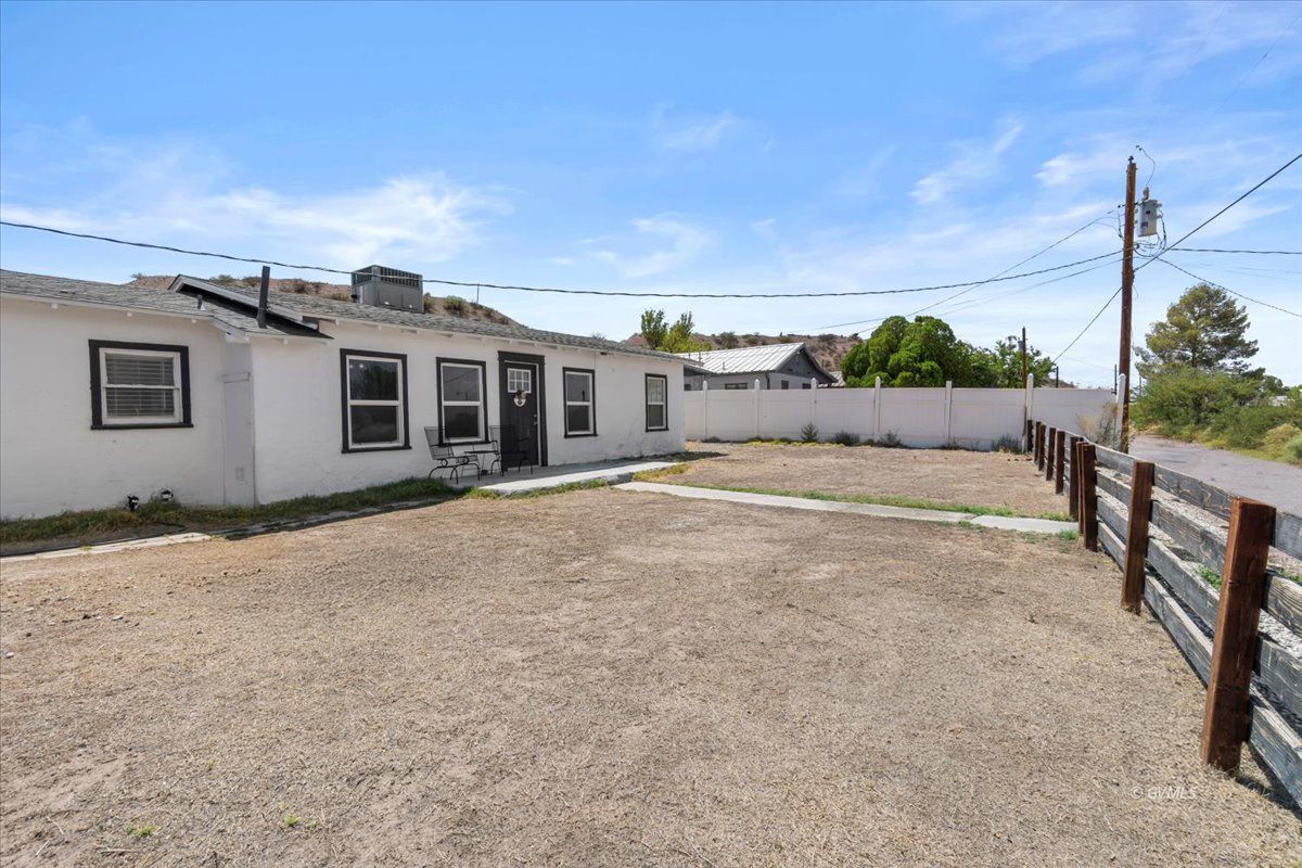 705 Center Ave