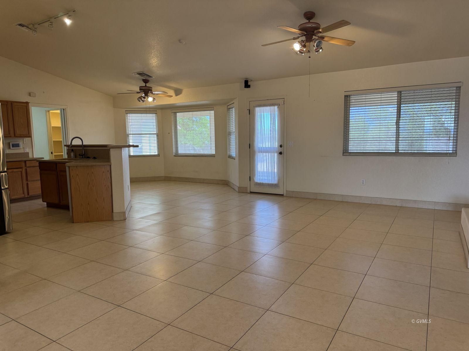 1551 S Mockingbird Loop