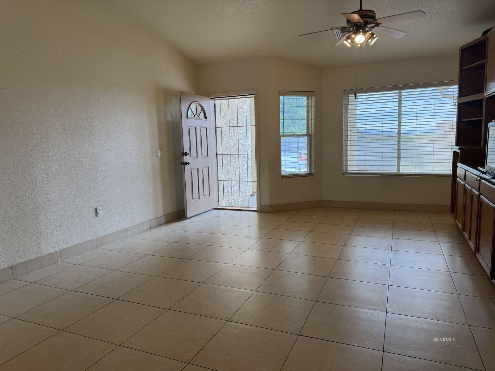 1551 S Mockingbird Loop